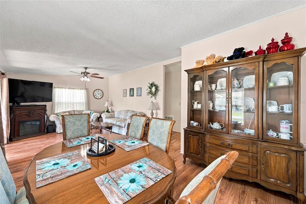 На продажу: $139,000 (2 спален, 2 ванн, 972 Квадратных фут)
