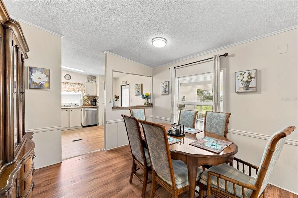 На продажу: $139,000 (2 спален, 2 ванн, 972 Квадратных фут)