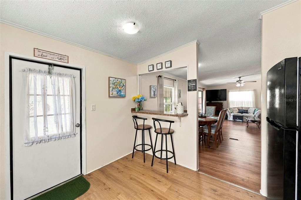 На продажу: $139,000 (2 спален, 2 ванн, 972 Квадратных фут)