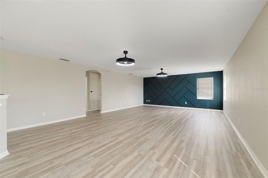 En Venta: $599,000 (4 camas, 3 baños, 3355 Pies cuadrados)