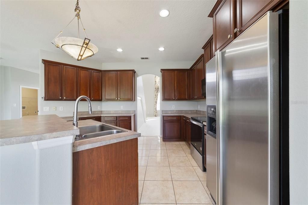 En Venta: $599,000 (4 camas, 3 baños, 3355 Pies cuadrados)