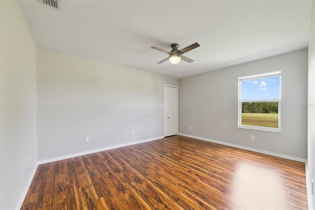 En Venta: $599,000 (4 camas, 3 baños, 3355 Pies cuadrados)