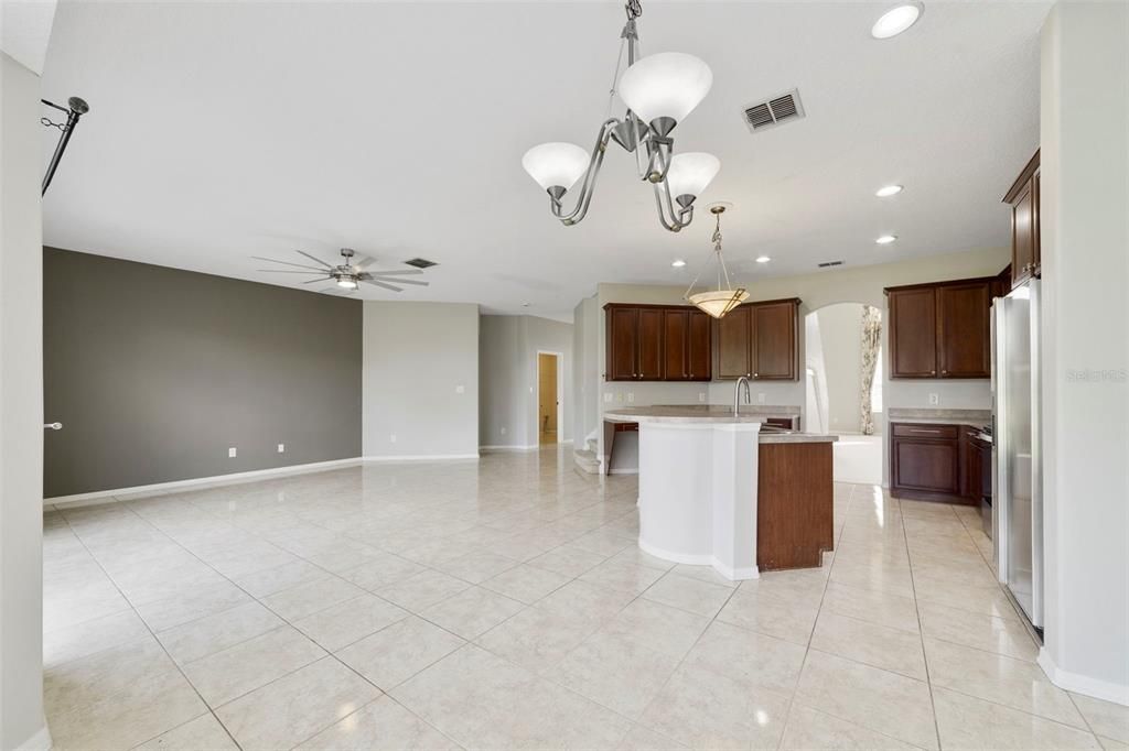 En Venta: $599,000 (4 camas, 3 baños, 3355 Pies cuadrados)