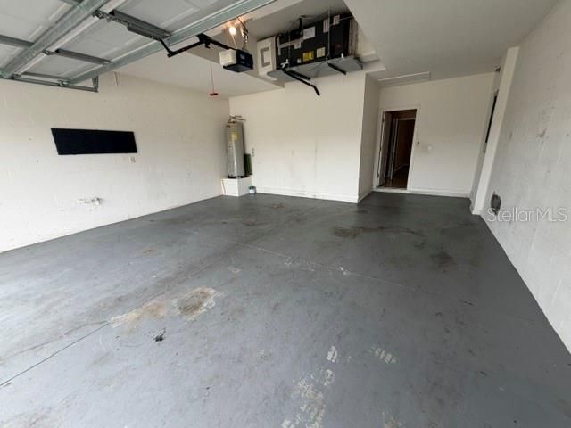 For Rent: $2,000 (3 beds, 2 baths, 1979 Square Feet)