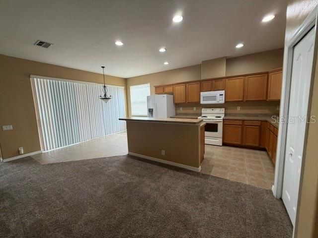 For Rent: $2,000 (3 beds, 2 baths, 1979 Square Feet)