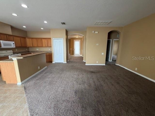 For Rent: $2,000 (3 beds, 2 baths, 1979 Square Feet)