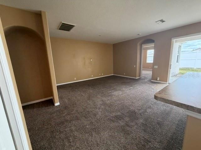 For Rent: $2,000 (3 beds, 2 baths, 1979 Square Feet)