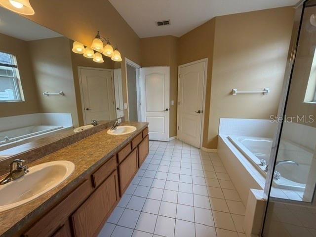 For Rent: $2,000 (3 beds, 2 baths, 1979 Square Feet)