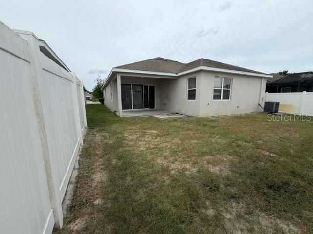 For Rent: $2,000 (3 beds, 2 baths, 1979 Square Feet)