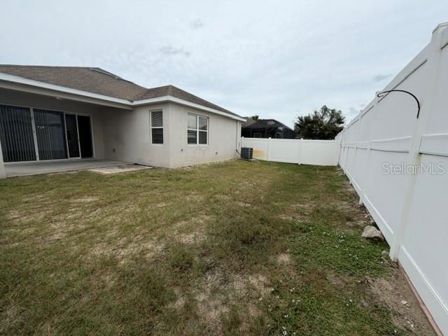 For Rent: $2,000 (3 beds, 2 baths, 1979 Square Feet)