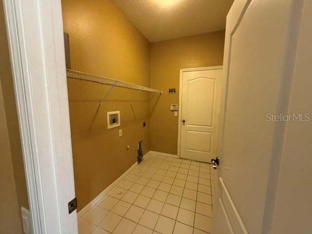 For Rent: $2,000 (3 beds, 2 baths, 1979 Square Feet)