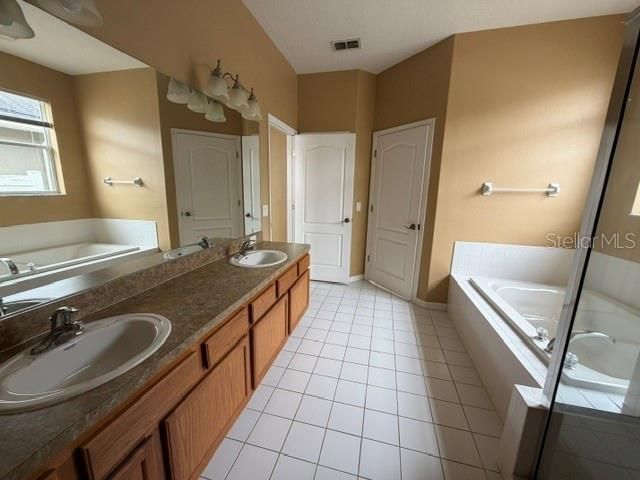 For Rent: $2,000 (3 beds, 2 baths, 1979 Square Feet)