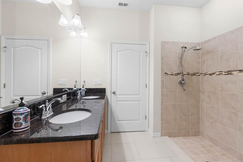 For Sale: $290,000 (3 beds, 2 baths, 1860 Square Feet)