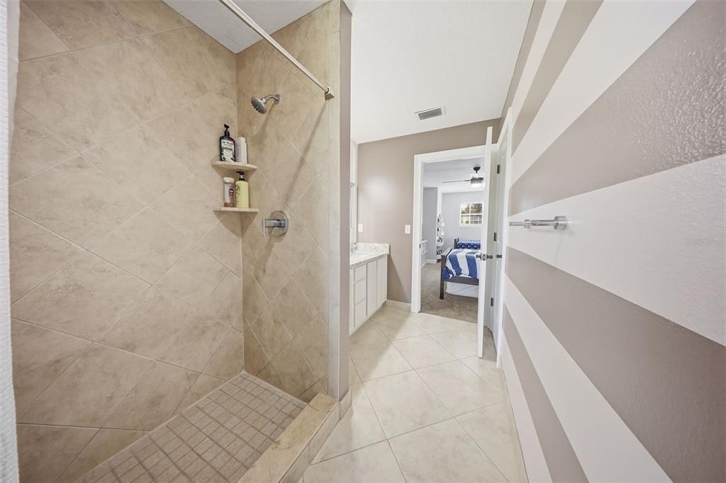 En Venta: $1,150,000 (4 camas, 3 baños, 3262 Pies cuadrados)