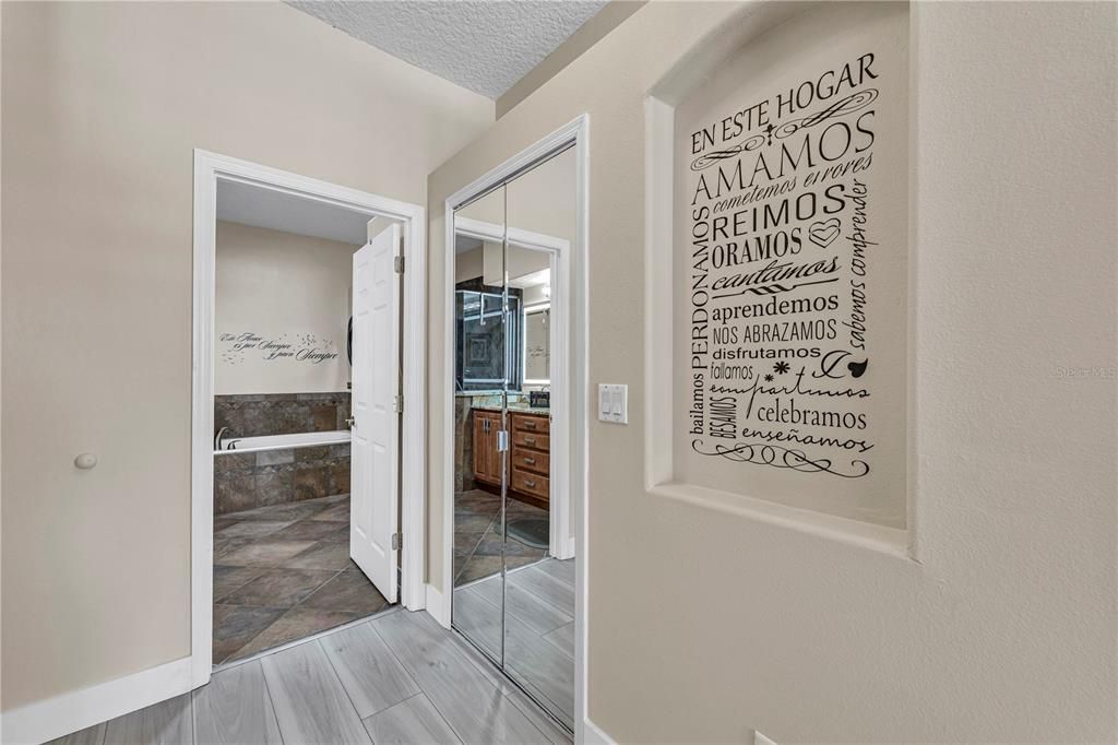 En Venta: $469,900 (4 camas, 2 baños, 2282 Pies cuadrados)
