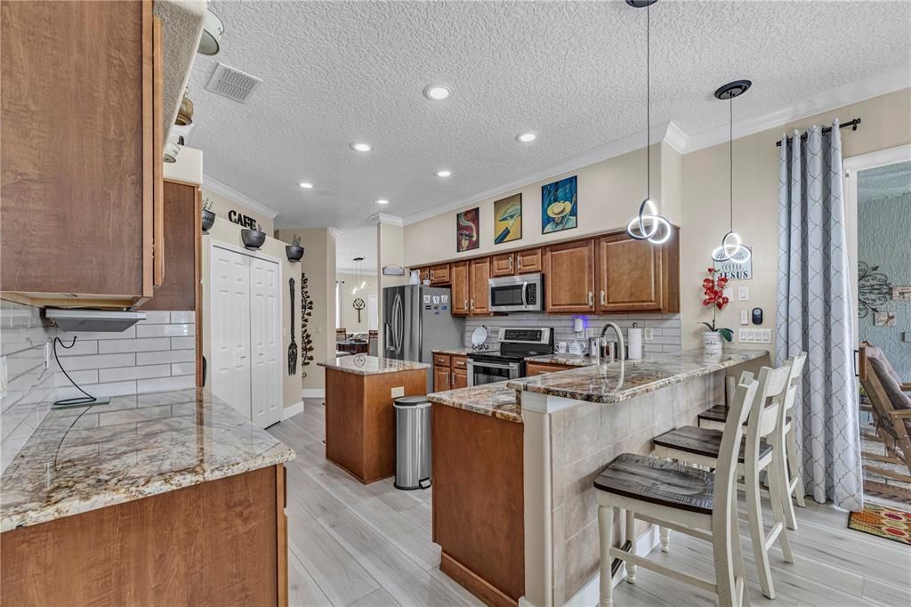 En Venta: $469,900 (4 camas, 2 baños, 2282 Pies cuadrados)