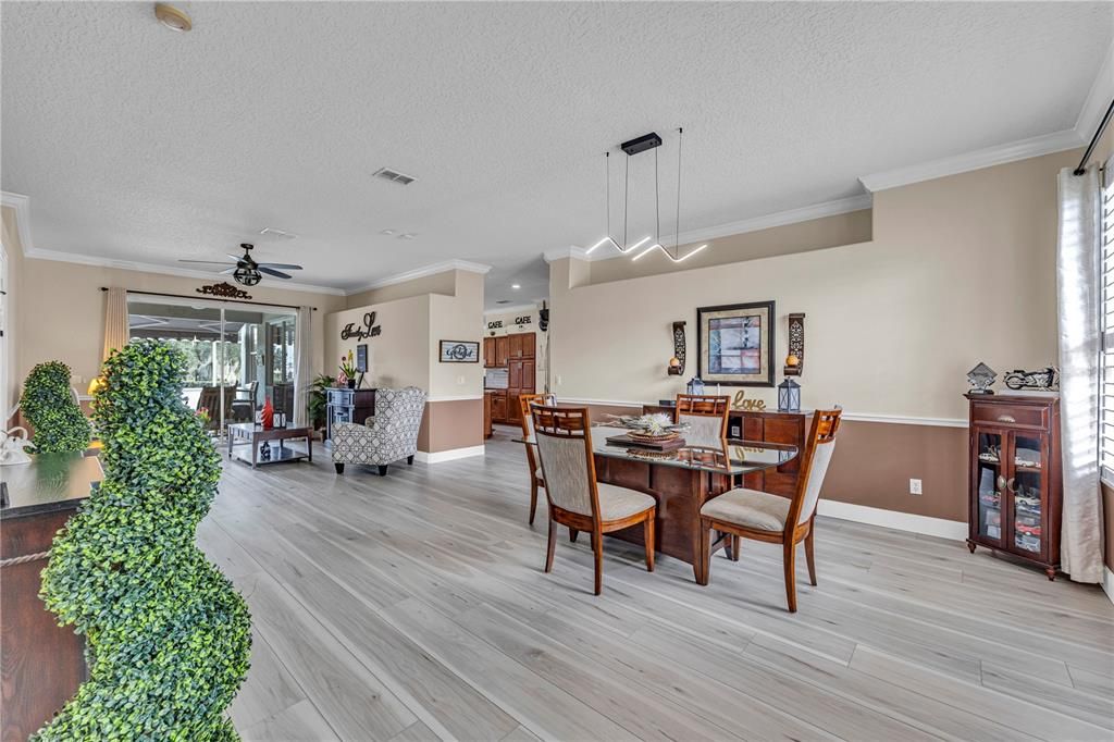 En Venta: $469,900 (4 camas, 2 baños, 2282 Pies cuadrados)