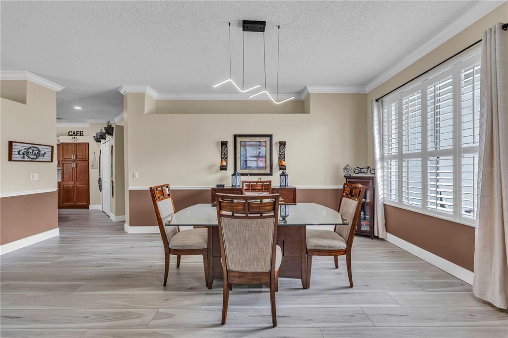 En Venta: $469,900 (4 camas, 2 baños, 2282 Pies cuadrados)