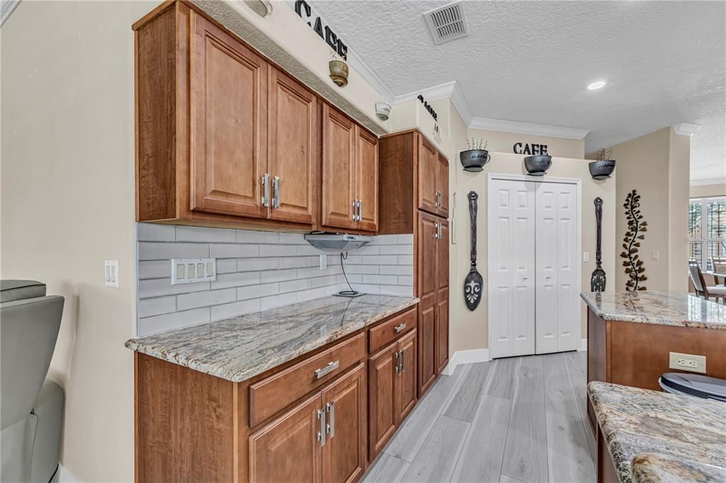 En Venta: $469,900 (4 camas, 2 baños, 2282 Pies cuadrados)