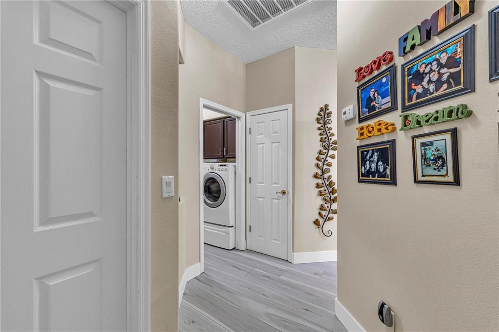 En Venta: $469,900 (4 camas, 2 baños, 2282 Pies cuadrados)