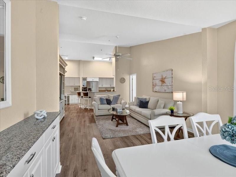 В аренду: $2,500 (2 спален, 2 ванн, 1209 Квадратных фут)