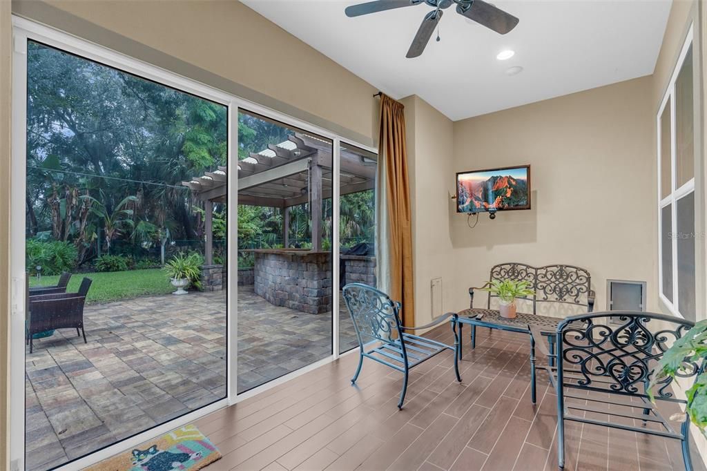 En Venta: $650,000 (4 camas, 3 baños, 3550 Pies cuadrados)