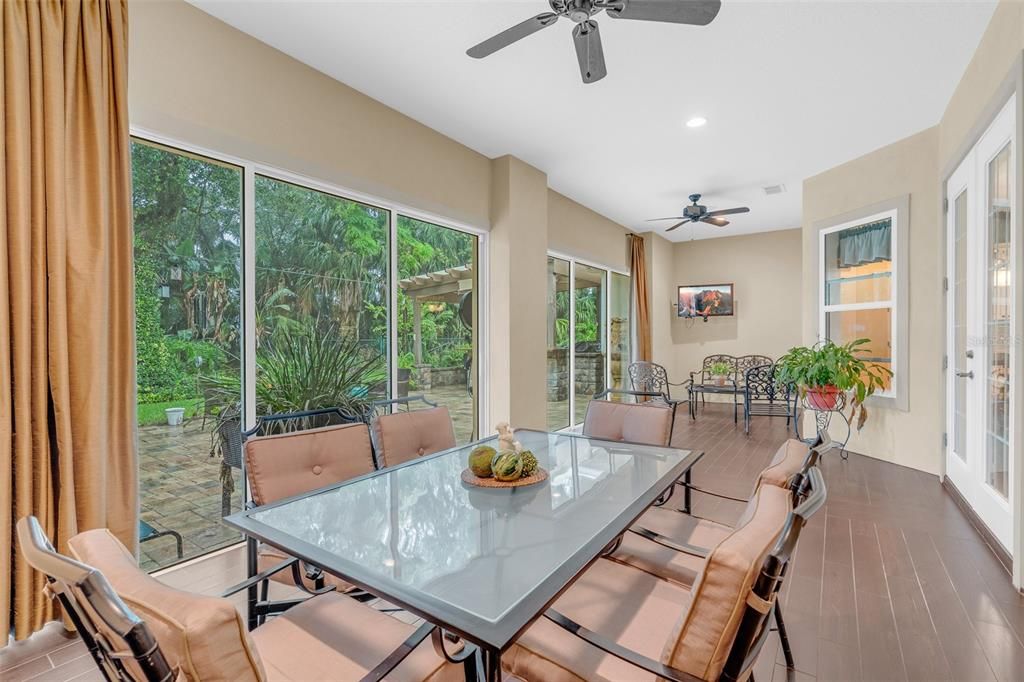 En Venta: $650,000 (4 camas, 3 baños, 3550 Pies cuadrados)