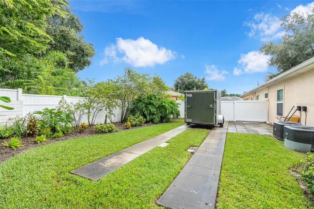 En Venta: $650,000 (4 camas, 3 baños, 3550 Pies cuadrados)