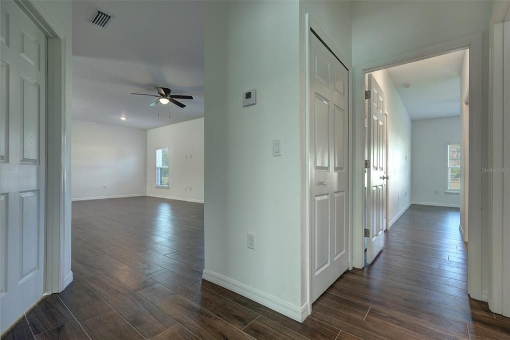 For Sale: $319,000 (3 beds, 2 baths, 1371 Square Feet)