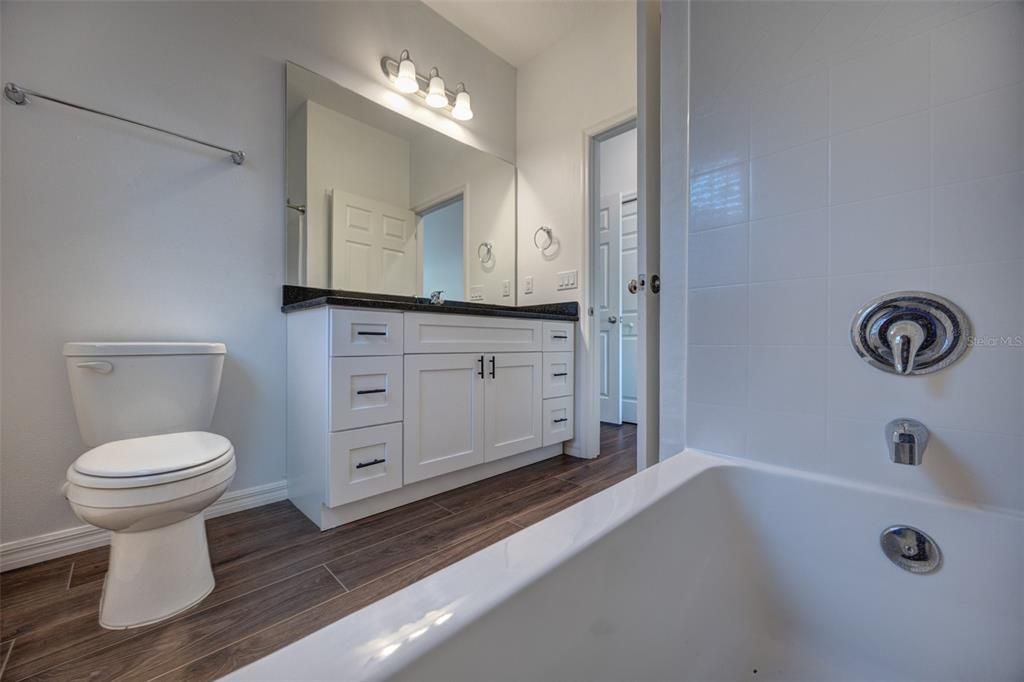 For Sale: $319,000 (3 beds, 2 baths, 1371 Square Feet)