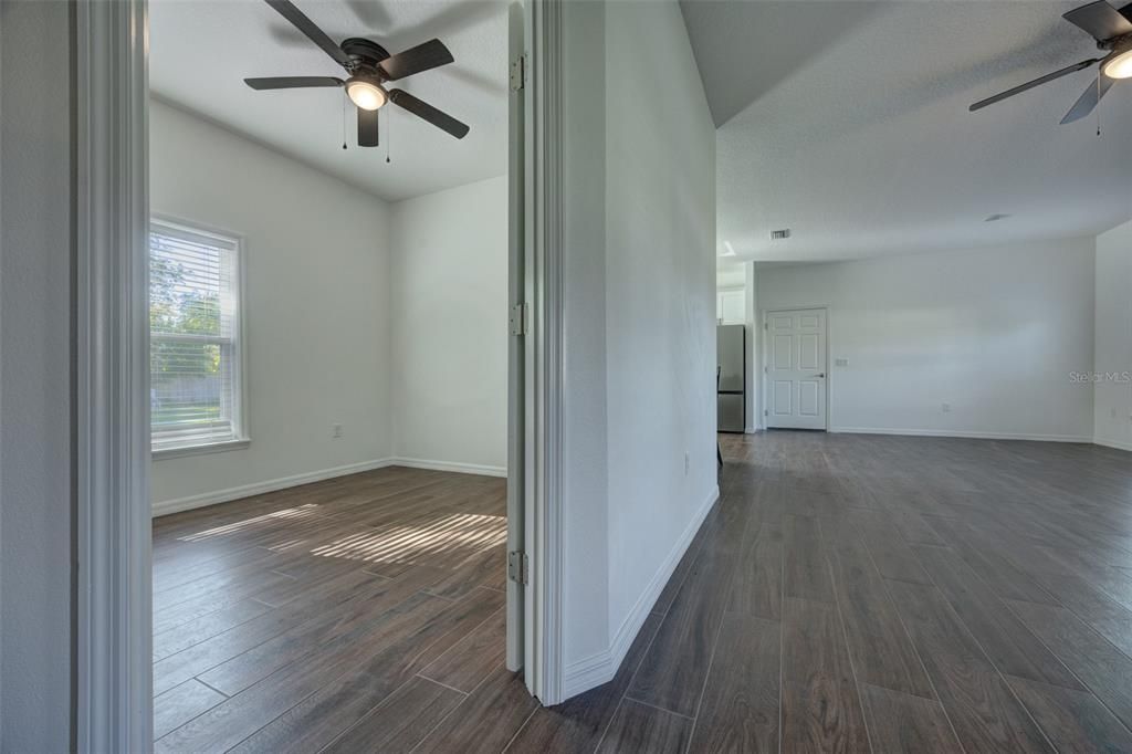 For Sale: $319,000 (3 beds, 2 baths, 1371 Square Feet)