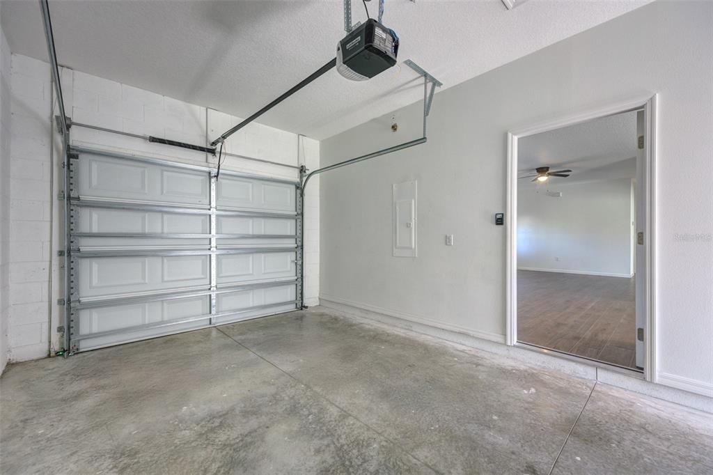 For Sale: $319,000 (3 beds, 2 baths, 1371 Square Feet)