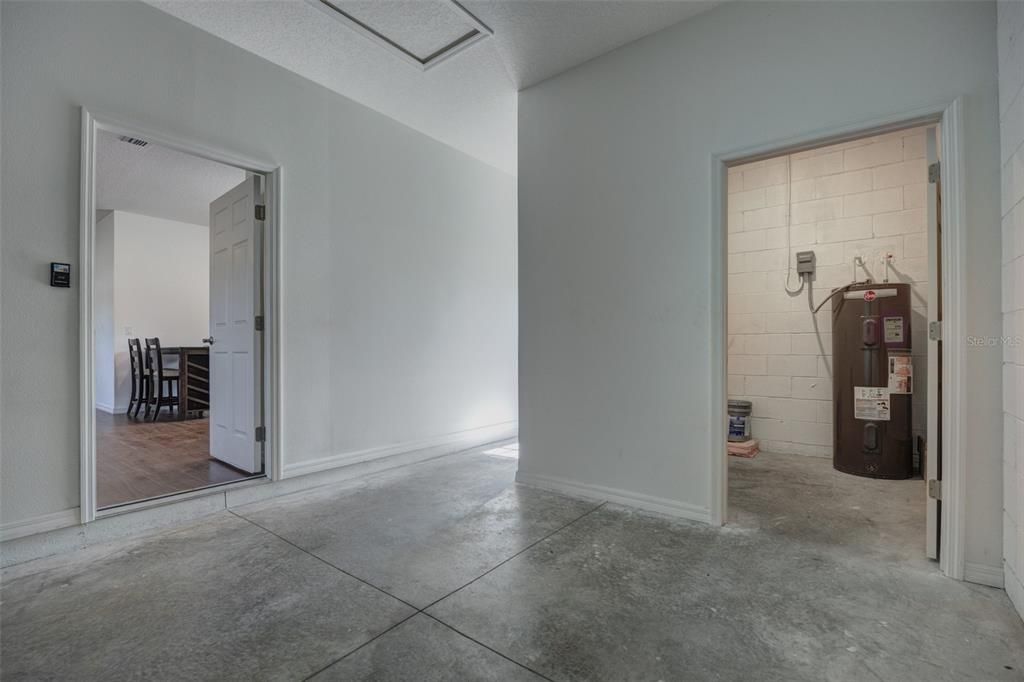 For Sale: $319,000 (3 beds, 2 baths, 1371 Square Feet)