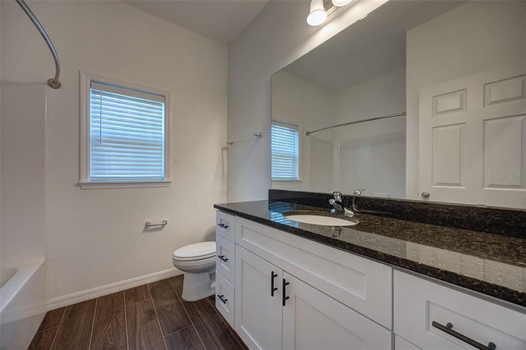 For Sale: $319,000 (3 beds, 2 baths, 1371 Square Feet)