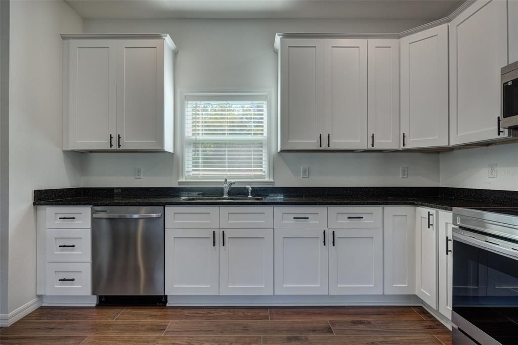 For Sale: $319,000 (3 beds, 2 baths, 1371 Square Feet)