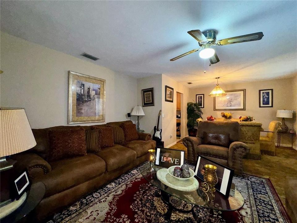 В аренду: $2,300 (3 спален, 2 ванн, 1645 Квадратных фут)