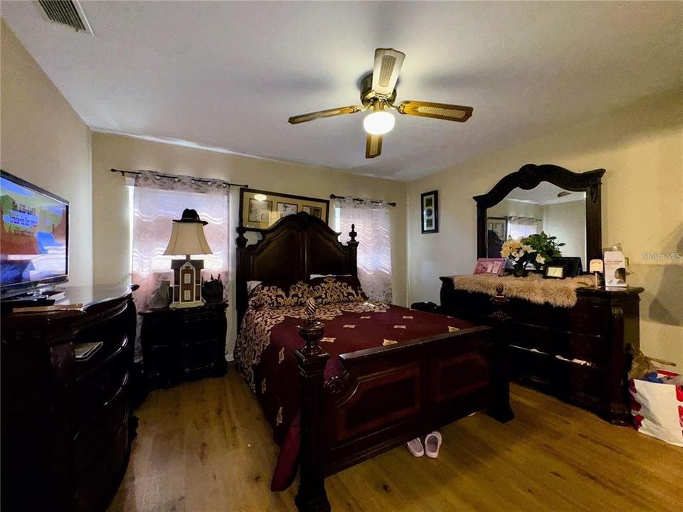 В аренду: $2,300 (3 спален, 2 ванн, 1645 Квадратных фут)