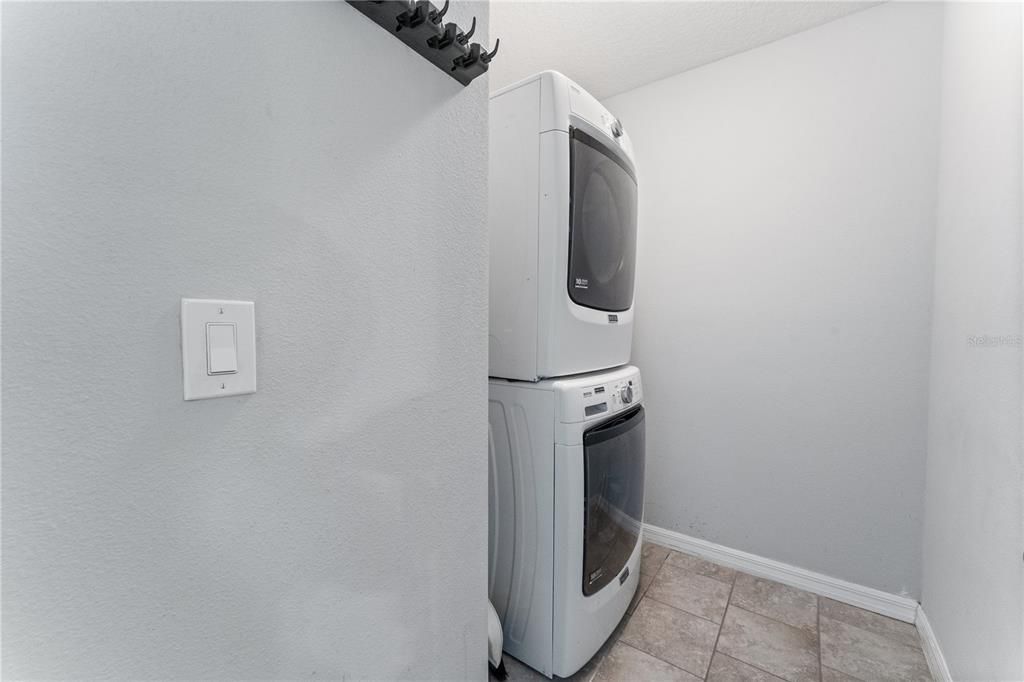 For Sale: $469,900 (2 beds, 2 baths, 1058 Square Feet)