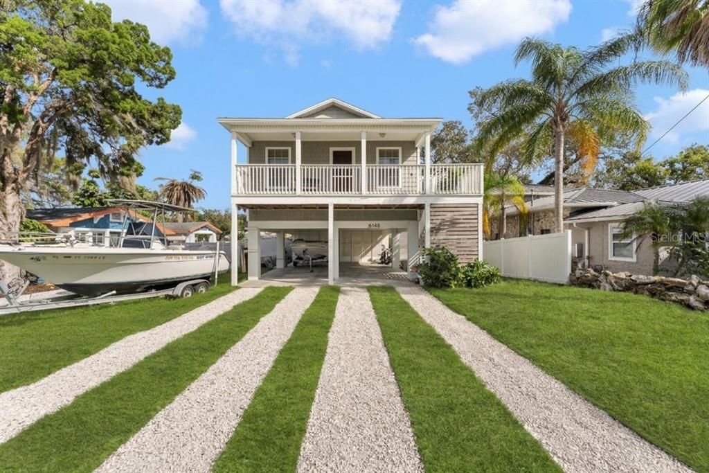 For Sale: $469,900 (2 beds, 2 baths, 1058 Square Feet)