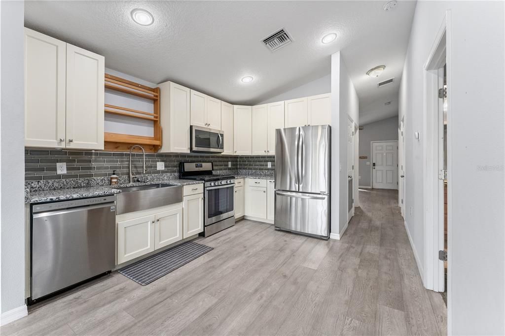 For Sale: $469,900 (2 beds, 2 baths, 1058 Square Feet)
