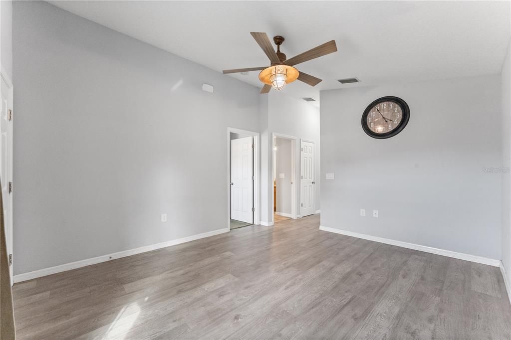 For Sale: $469,900 (2 beds, 2 baths, 1058 Square Feet)