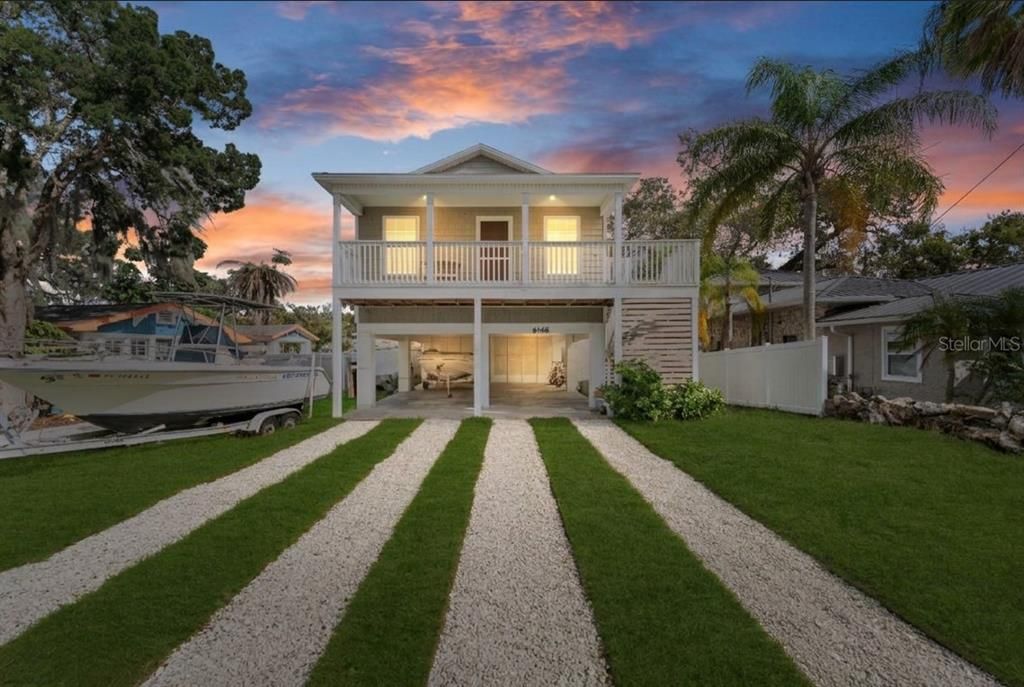 For Sale: $469,900 (2 beds, 2 baths, 1058 Square Feet)