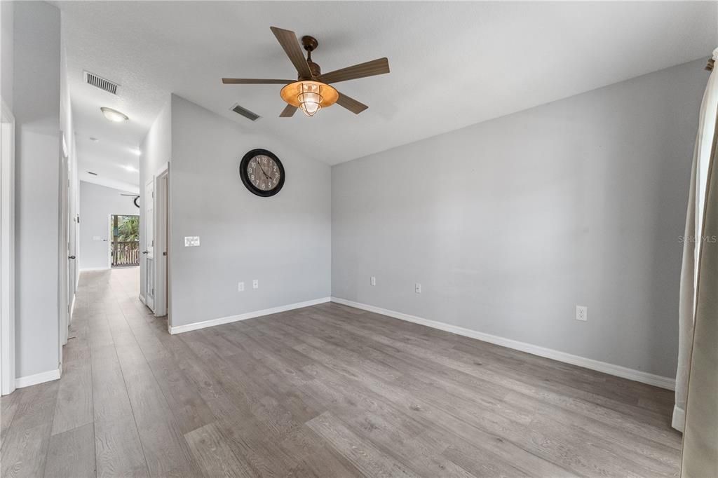 For Sale: $469,900 (2 beds, 2 baths, 1058 Square Feet)