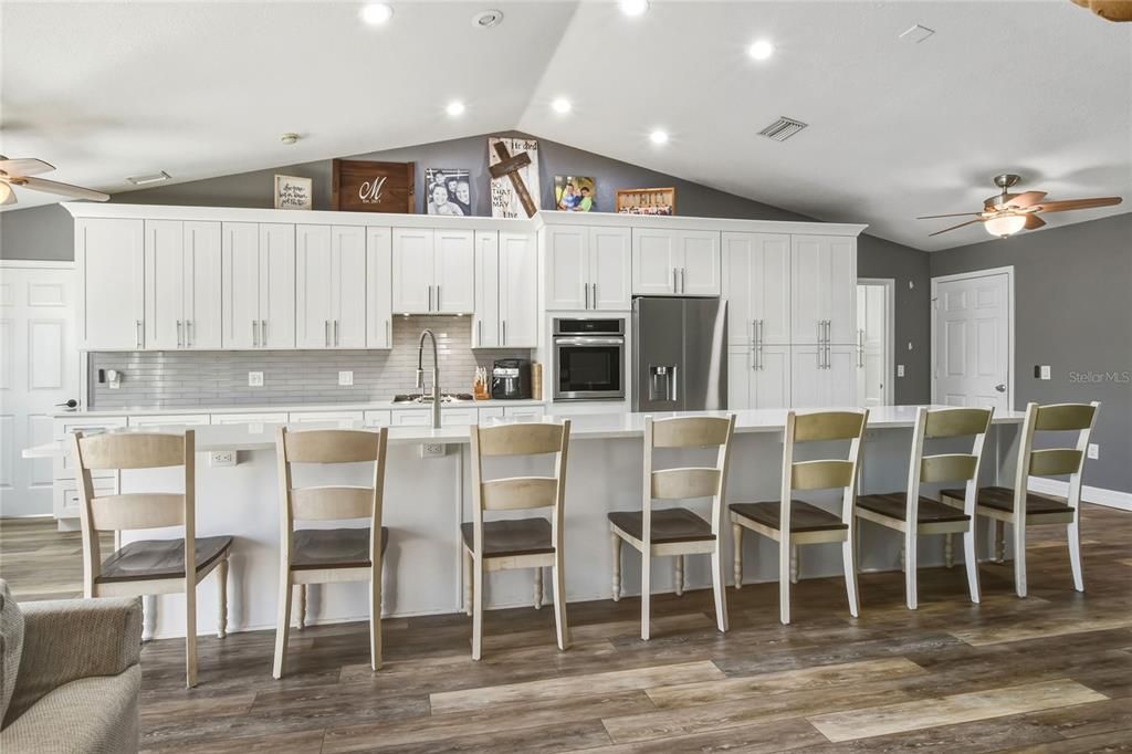На продажу: $359,000 (4 спален, 2 ванн, 1786 Квадратных фут)