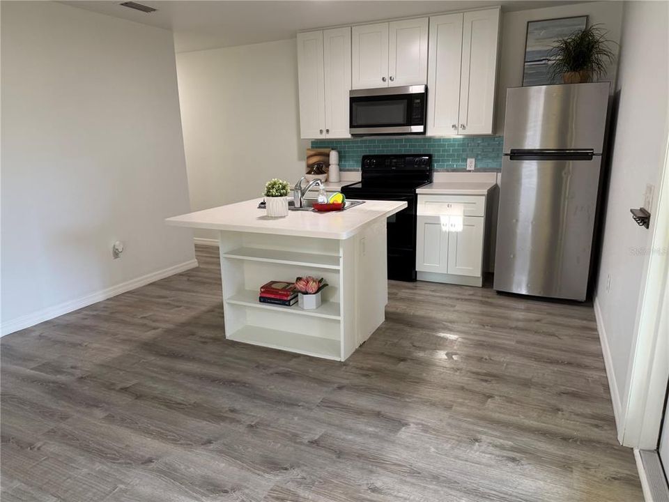 For Rent: $1,650 (2 beds, 2 baths, 768 Square Feet)