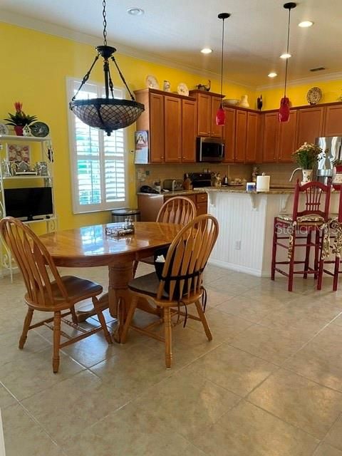 En Venta: $470,000 (4 camas, 3 baños, 2056 Pies cuadrados)