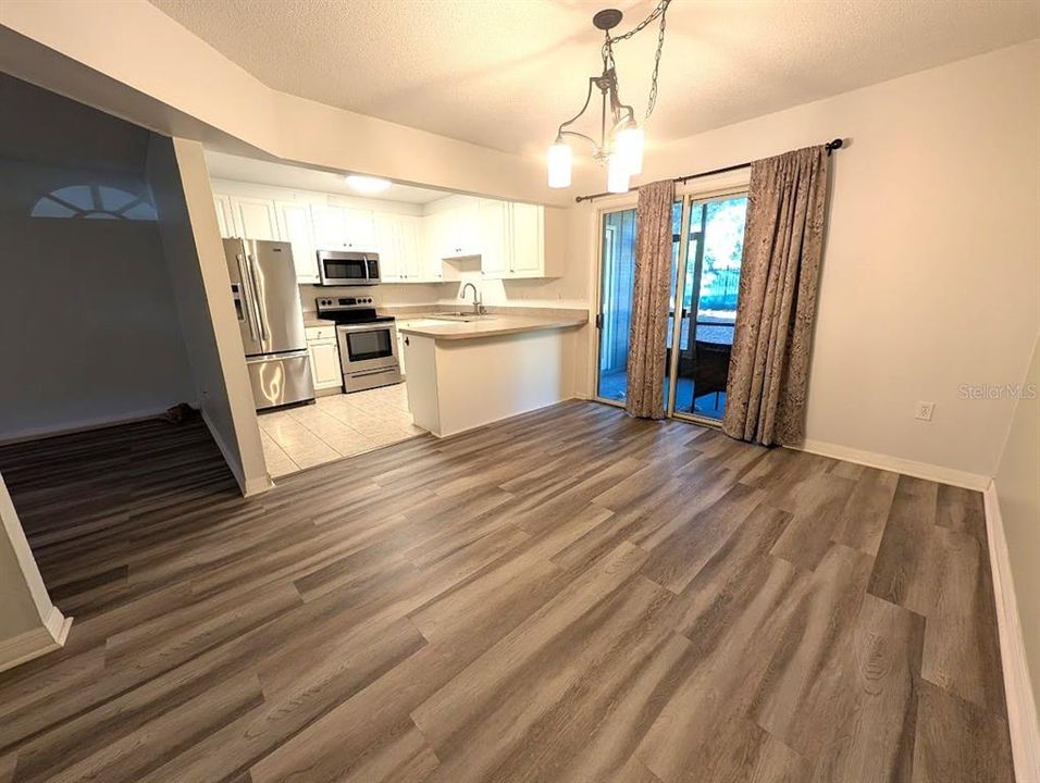 For Sale: $163,500 (3 beds, 2 baths, 1384 Square Feet)