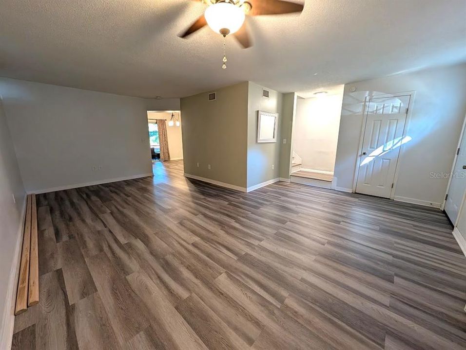 For Sale: $163,500 (3 beds, 2 baths, 1384 Square Feet)