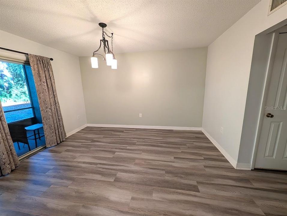 For Sale: $163,500 (3 beds, 2 baths, 1384 Square Feet)