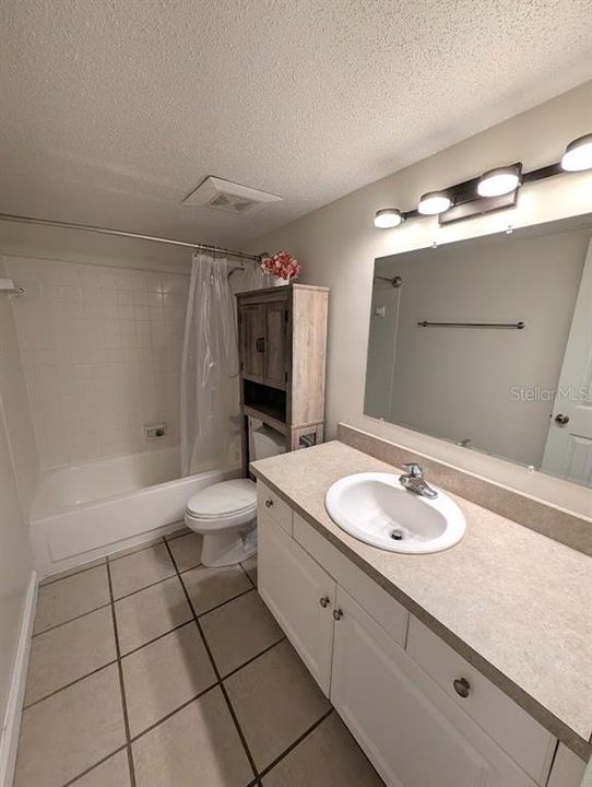 For Sale: $163,500 (3 beds, 2 baths, 1384 Square Feet)